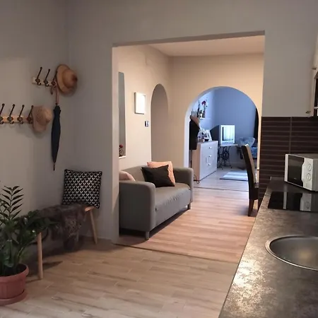 Leda Apartman