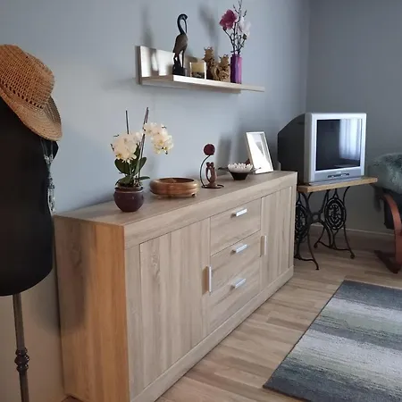 דירה Leda Apartman