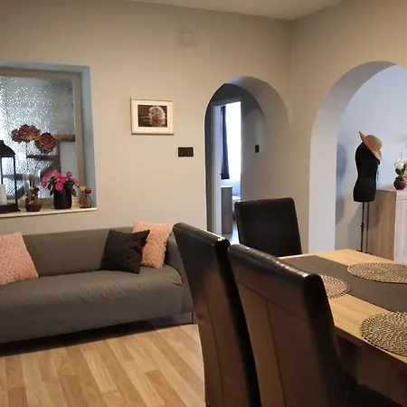 Leda Apartman דירה קסזטלי